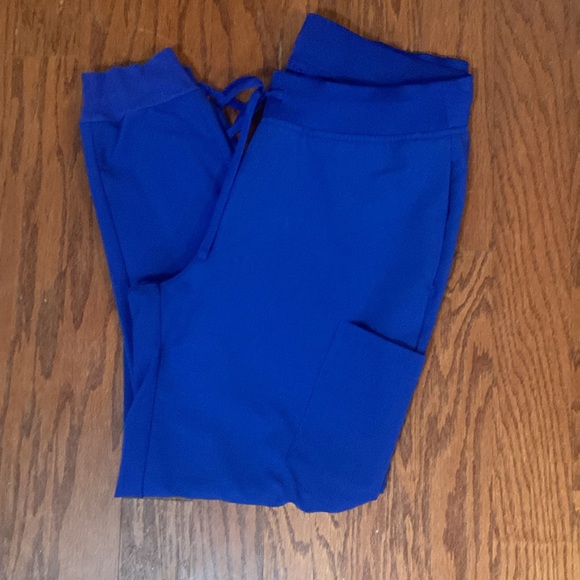 Mandala Scrub Set: Galaxy Blue One Pocket Top and 9 Pocket Joggers - Picture 2 of 2